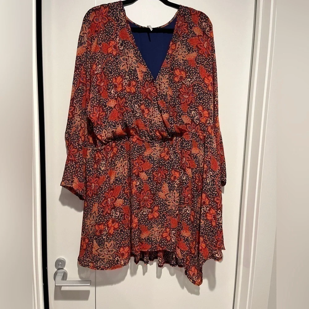 Free People‎ Women's Large Mini Dress Surplice Long Sleeve Floral Print Red Boho - Picture 2 of 5